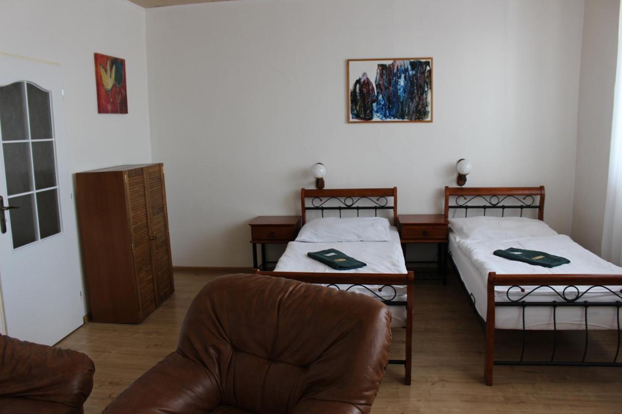 Hotel Cerny Kun Louny Kültér fotó