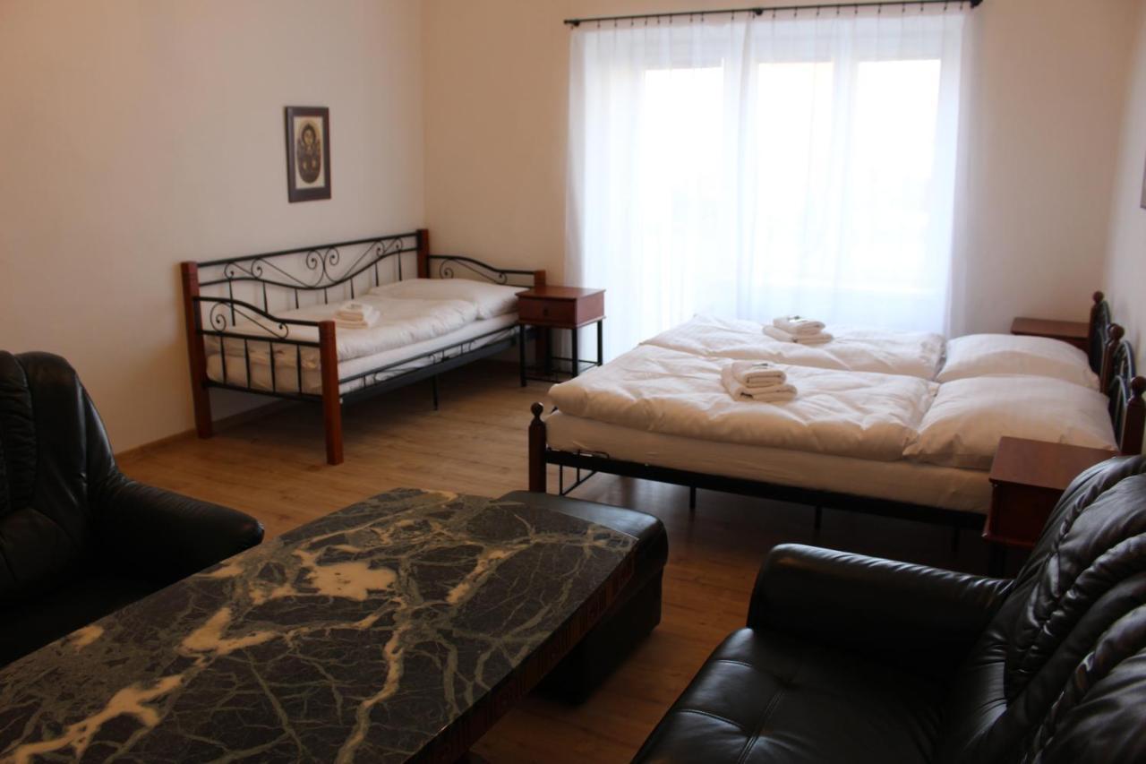 Hotel Cerny Kun Louny Kültér fotó