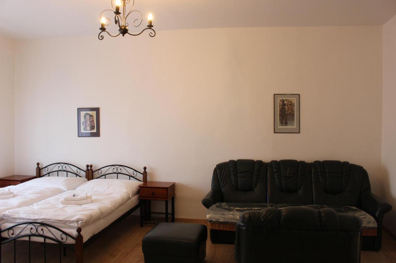 Hotel Cerny Kun Louny Kültér fotó