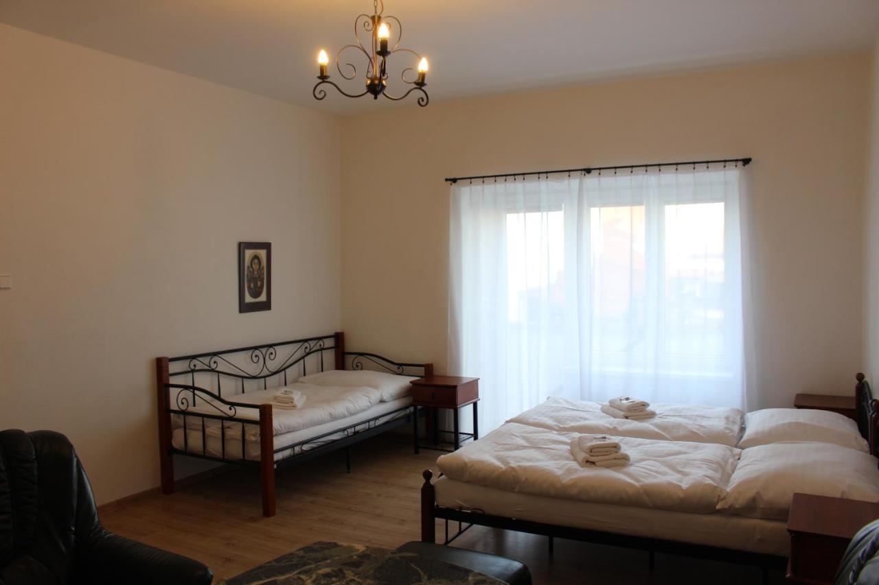 Hotel Cerny Kun Louny Kültér fotó