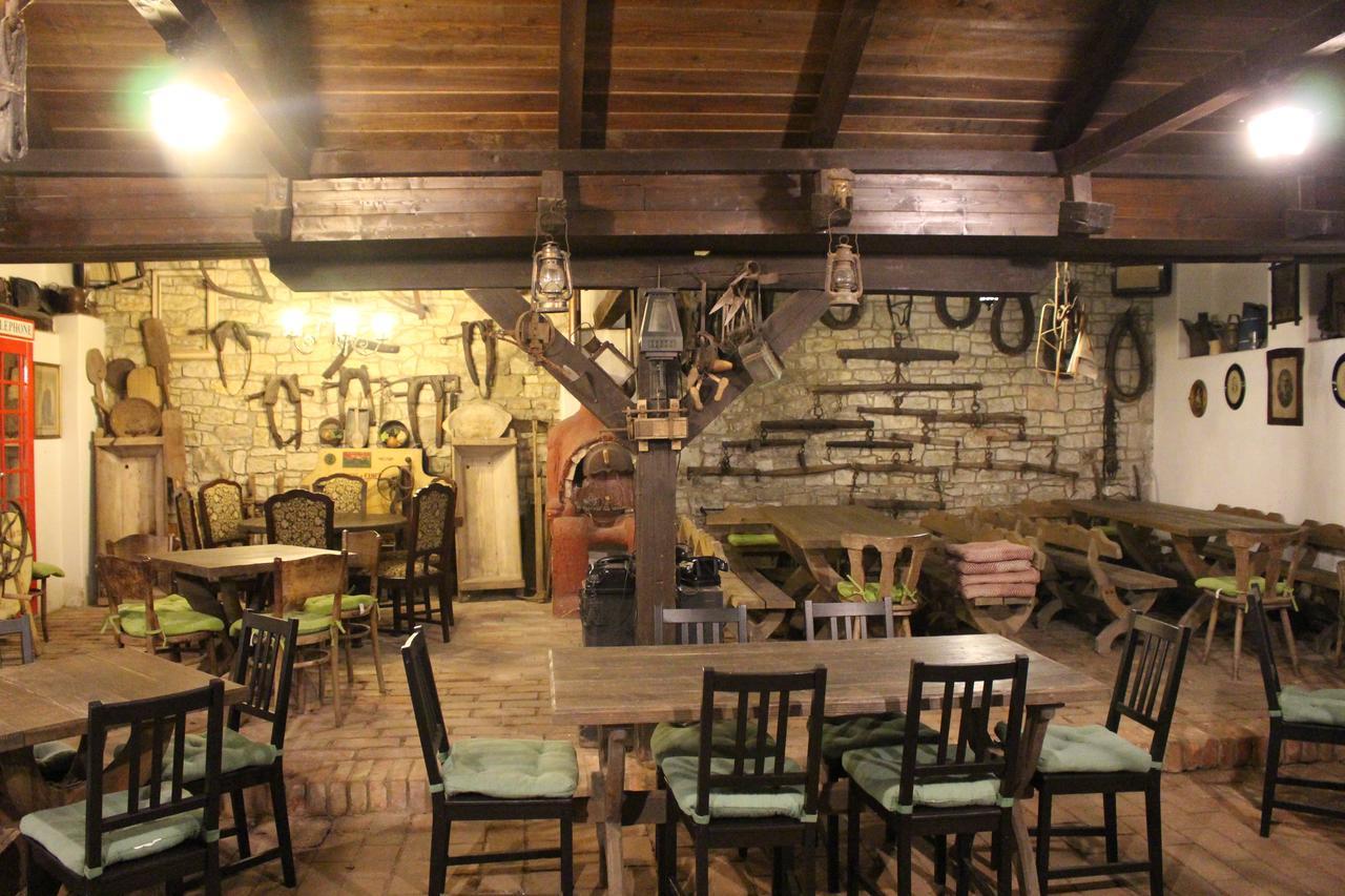 Hotel Cerny Kun Louny Kültér fotó