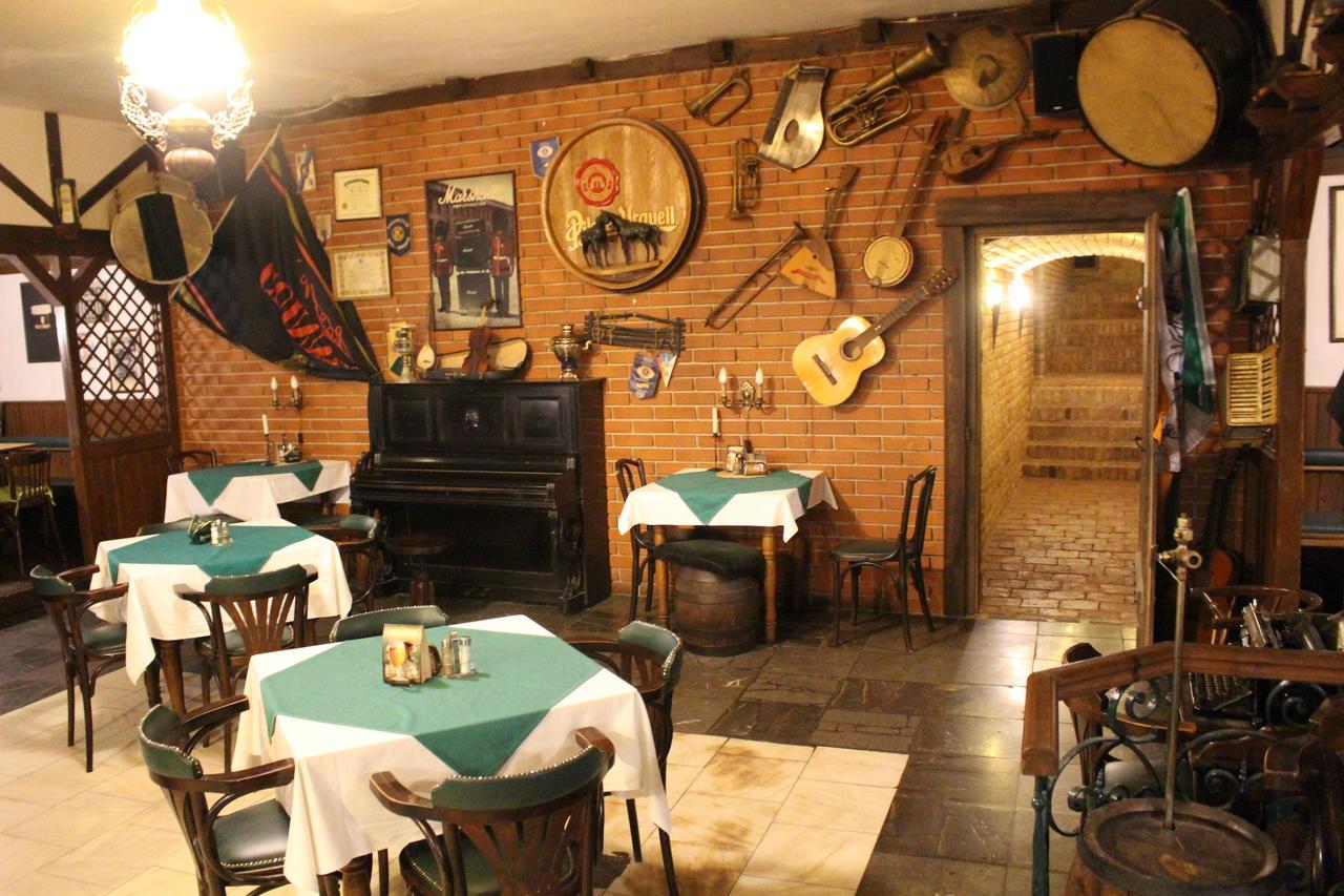 Hotel Cerny Kun Louny Kültér fotó