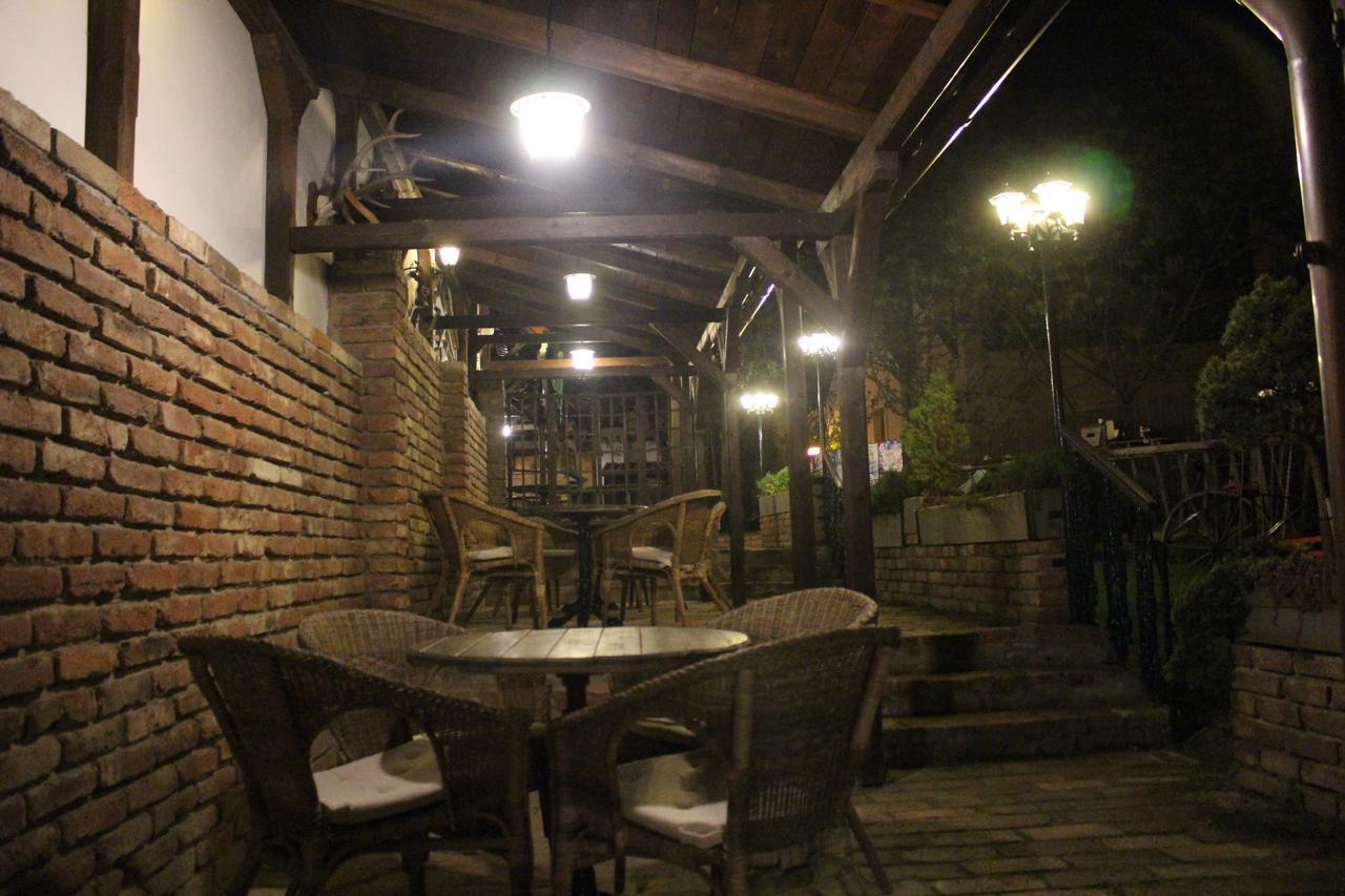 Hotel Cerny Kun Louny Kültér fotó