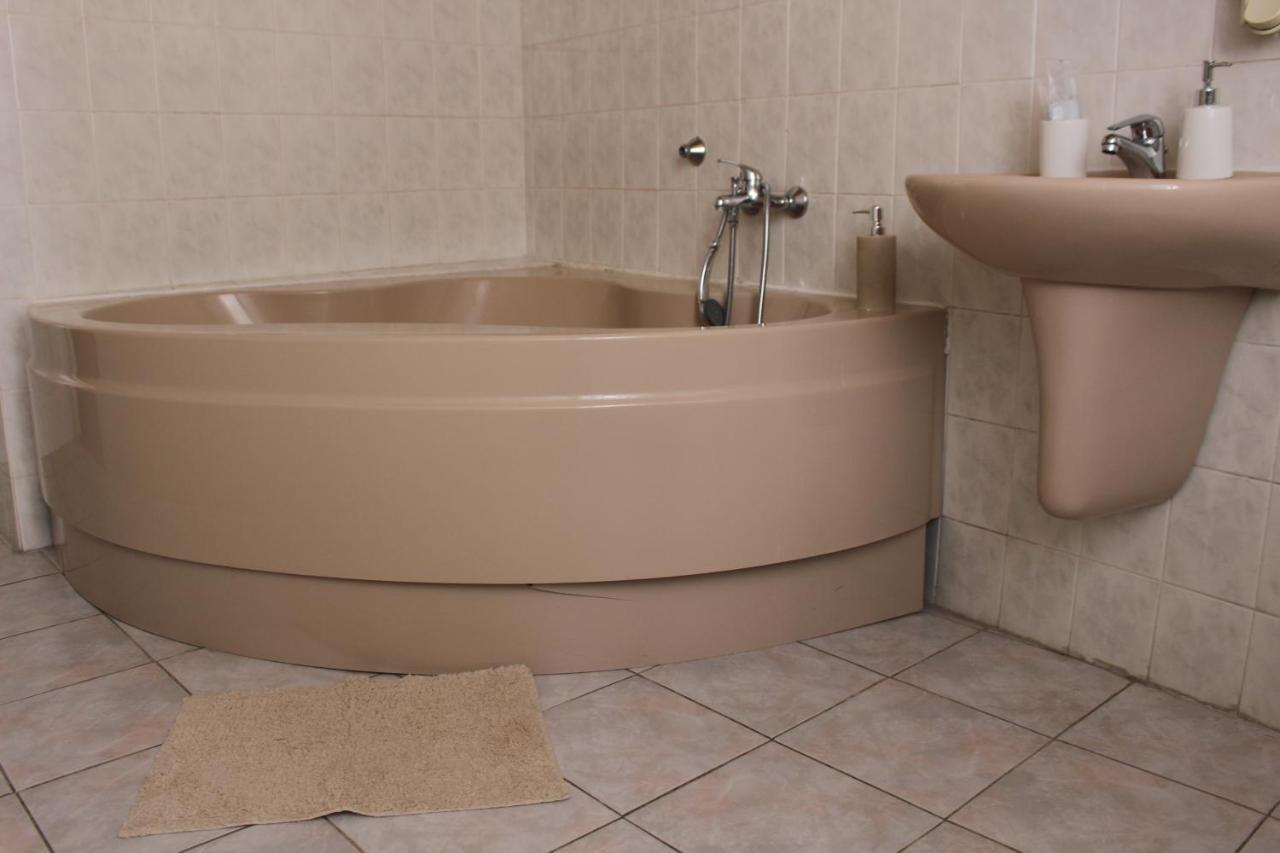 Hotel Cerny Kun Louny Kültér fotó
