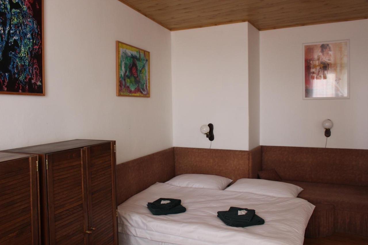 Hotel Cerny Kun Louny Kültér fotó